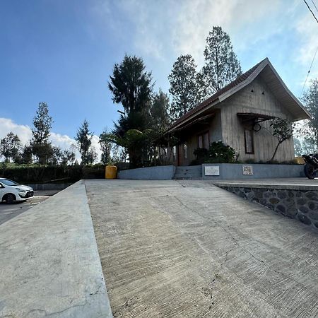 Bromo Edelweis Guest House Probolinggo Bagian luar foto